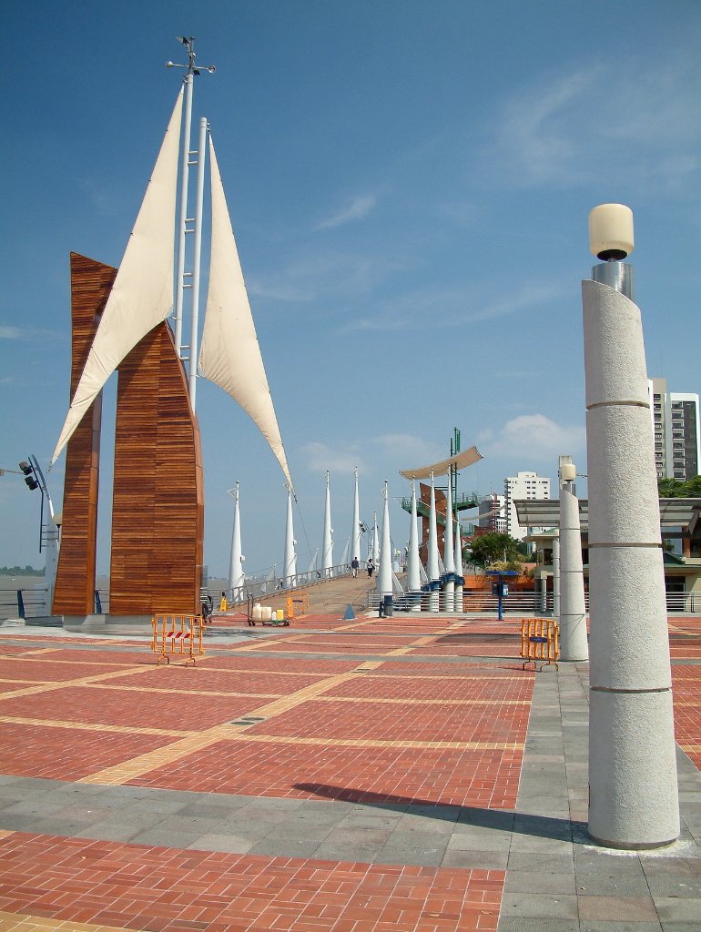02-The Malecon 2000, the boulevard along the river.jpg - The Malecon 2000, the boulevard along the river